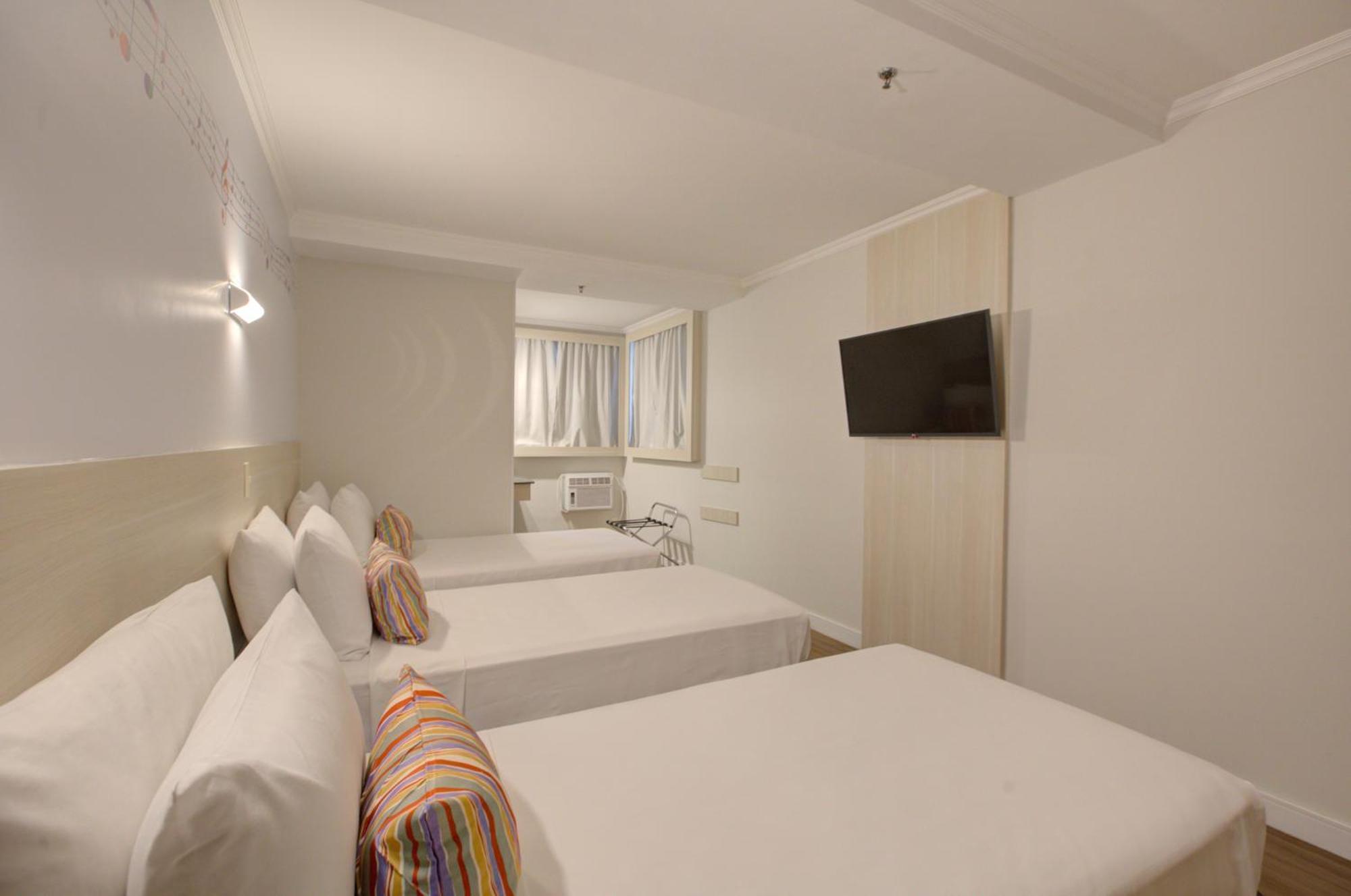 Transamerica Fit Lobos Hotel